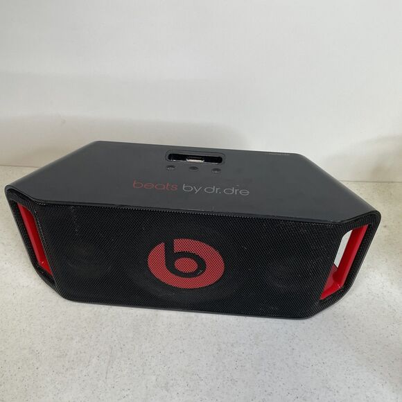 Beats by Dr. Dre Beatbox iPod Speaker - Picture 2 of 7